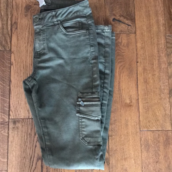 🛑SOLD🛑Comfy super slim leg olive green cargo pant - Picture 11 of 15